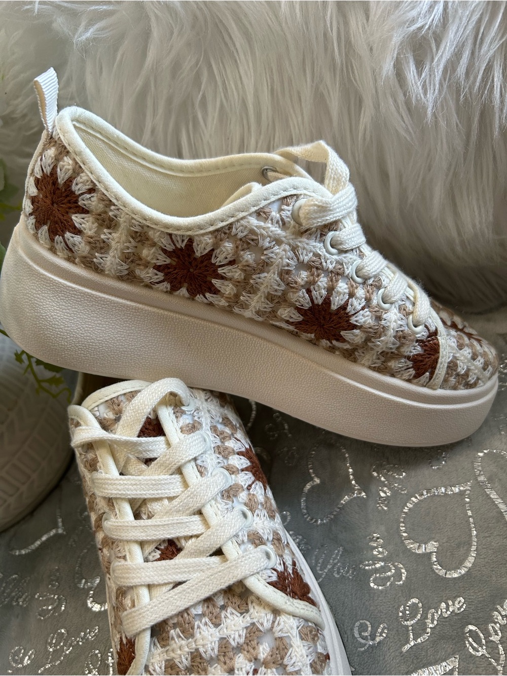 NEW DL1961, Size 7.5, Cream & Brown, Granny Square Crochet Platform Sneakers - Picture 4 of 6